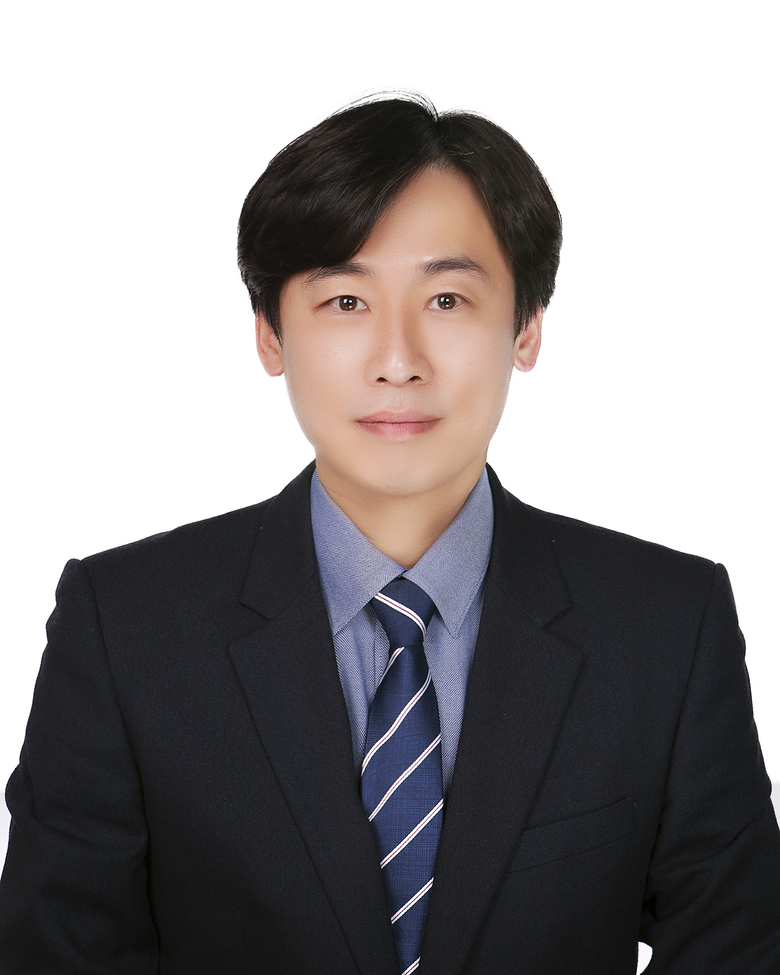 Sang-hyun Hong / Director