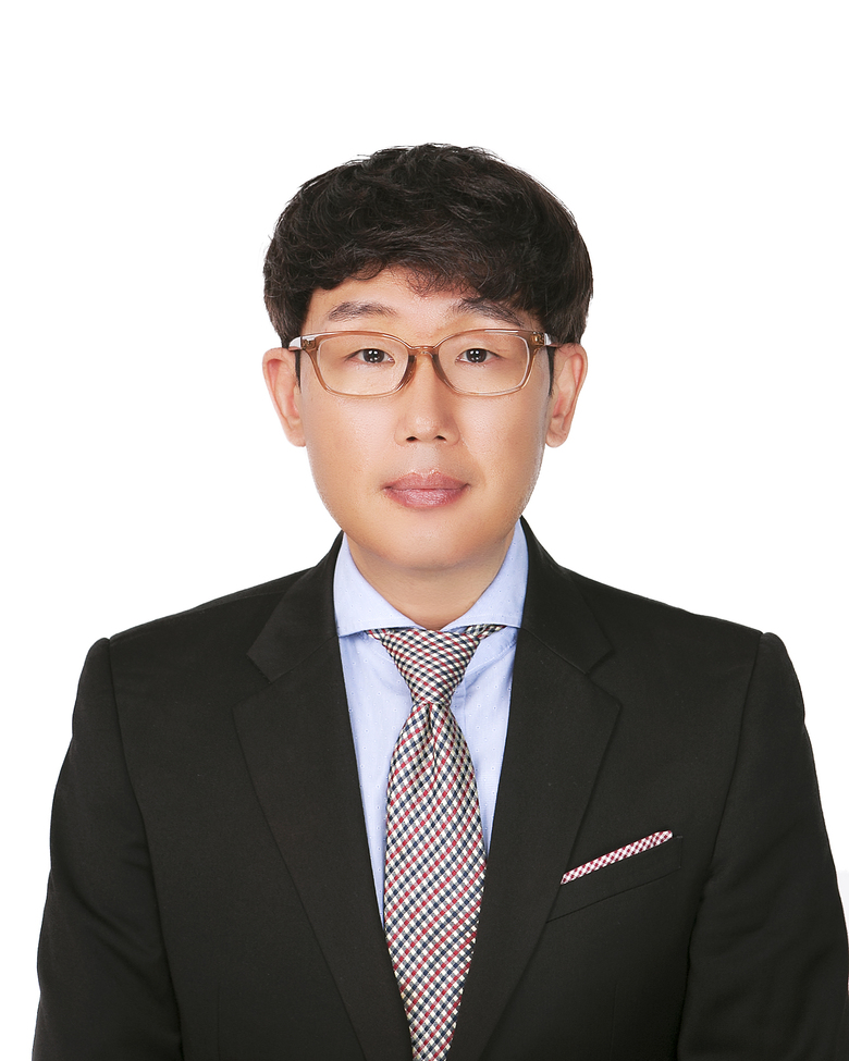 Seung-Wook Lee / Derector